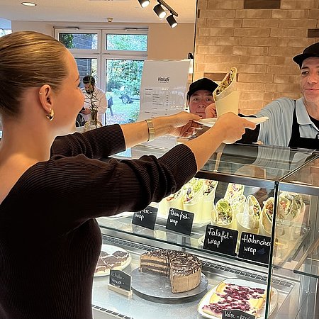 Kunden im Vitalcafé