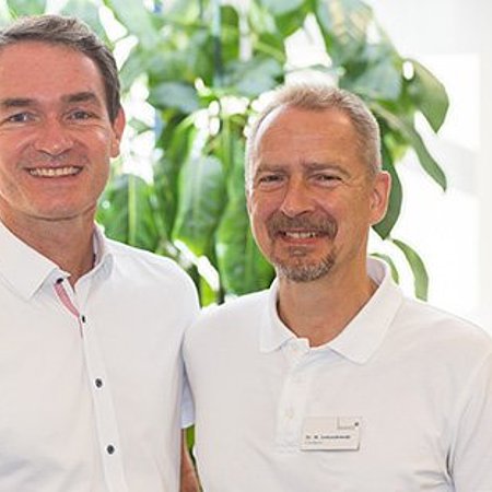 DIAKO Portrait von Prof. Dr. Michael Bohnsack Chefarzt der Klinik für Orthopädie und Unfallchirurgie und Dr. Martin Lewandowski Chefarzt für Unfall- und Wirbelsäulenchirurgie und Ärztlicher Leiter der Zentralen Notaufnahme