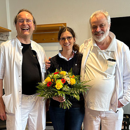 Gruppenfoto mit Kinderarzt Dr. Gunter Simic-Schleicher